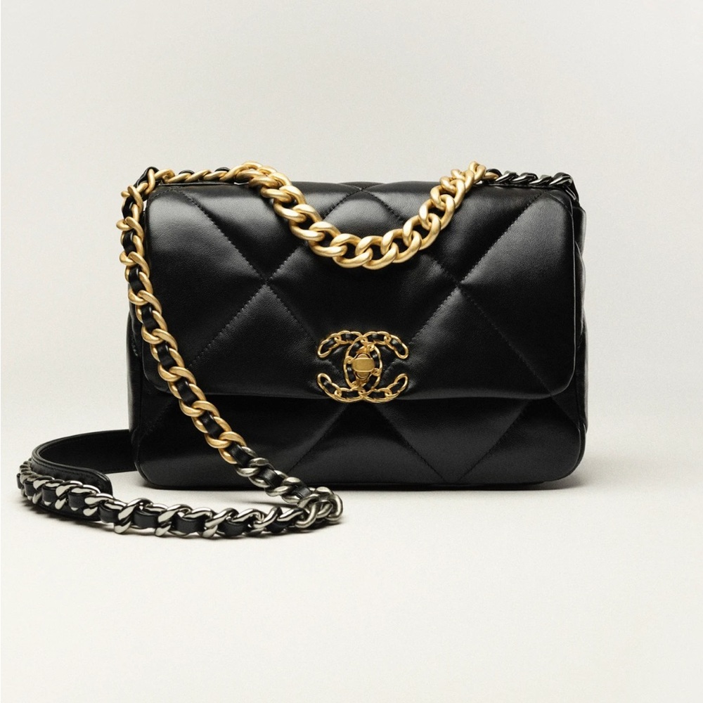 Classic black lambskin Chanel 19 NWOT